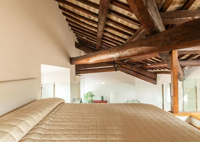 Pantheon Chic Loft By Romeloft Apartment *